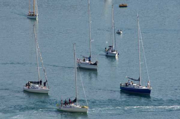 18 August 2022 - 08:54:02
And here's some of JOG, jogging out for their return passage race tp Torbay.
---------------------
Junior Offshore Group (JOG) in Dartmouth